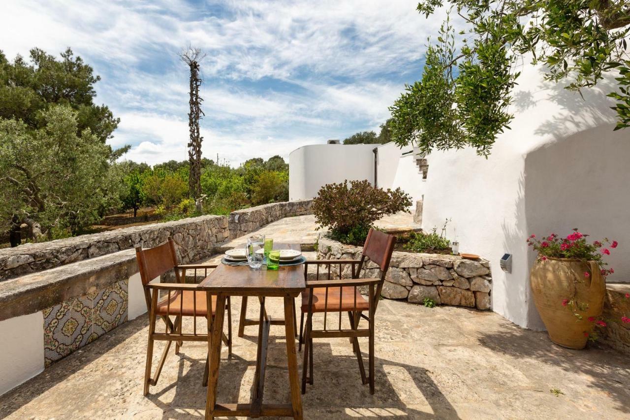 Вілла Trullo Il Karrubo Остуні Екстер'єр фото