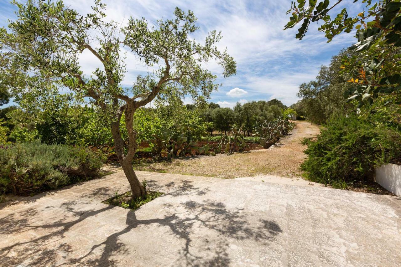 Вілла Trullo Il Karrubo Остуні Екстер'єр фото